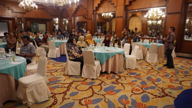 Ekonomis dan Simpel, Tutup Lahan Kosong dan Bekas Tambang dengan Bambu