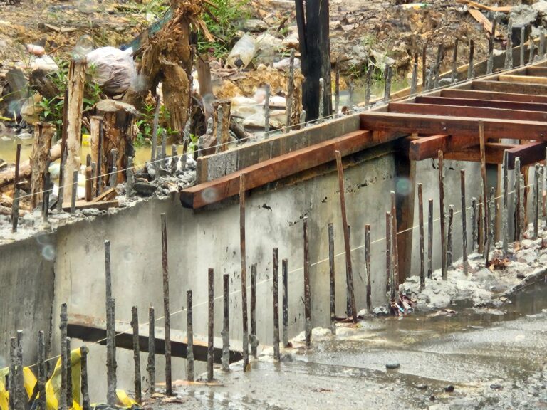 Bahayanya Besi Runcing di Ring Road Itu