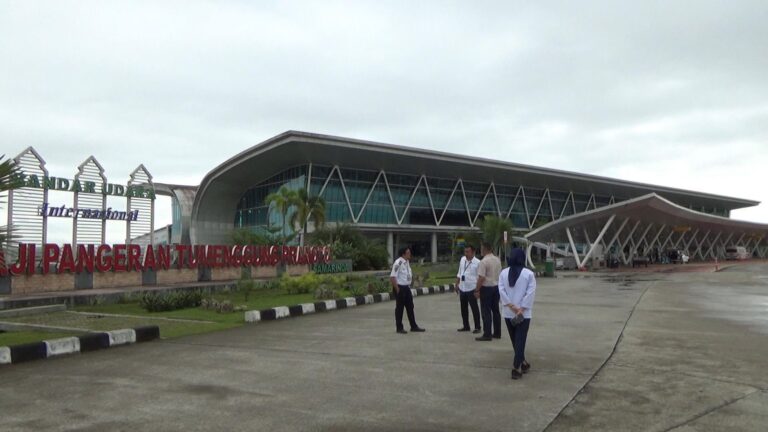 Jelang Mudik Idulfitri, Tiket Pesawat Via APT Pranoto Habis Terjual